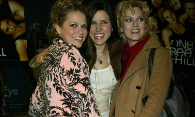 HOLDER SAMMEN: «One Tree Hill»-stjernene Bethany Joy Lenz, Sophia Bush og Hilarie Burton er tre av dem som har skrevet under på brevet. Foto: AP/ NTB scanpix HOLDER SAMMEN: «One Tree Hill»-stjernene Bethany Joy Lenz, Sophia Bush og Hilarie Burton er tre av dem som har skrevet under på brevet. Foto: AP/ NTB scanpix